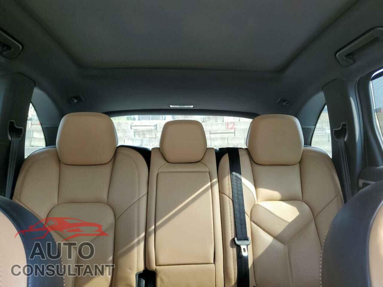PORSCHE CAYENNE 2017 - WP1AA2A2XHKA88079