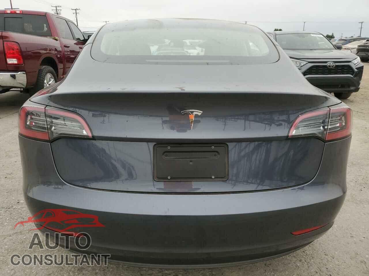TESLA MODEL 3 2023 - 5YJ3E1EA5PF707547