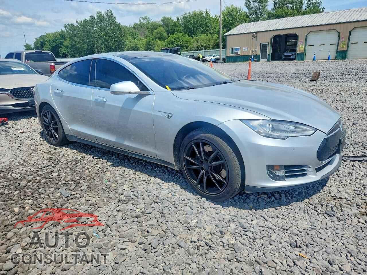 TESLA MODEL S 2014 - 5YJSA1H17EFP49928