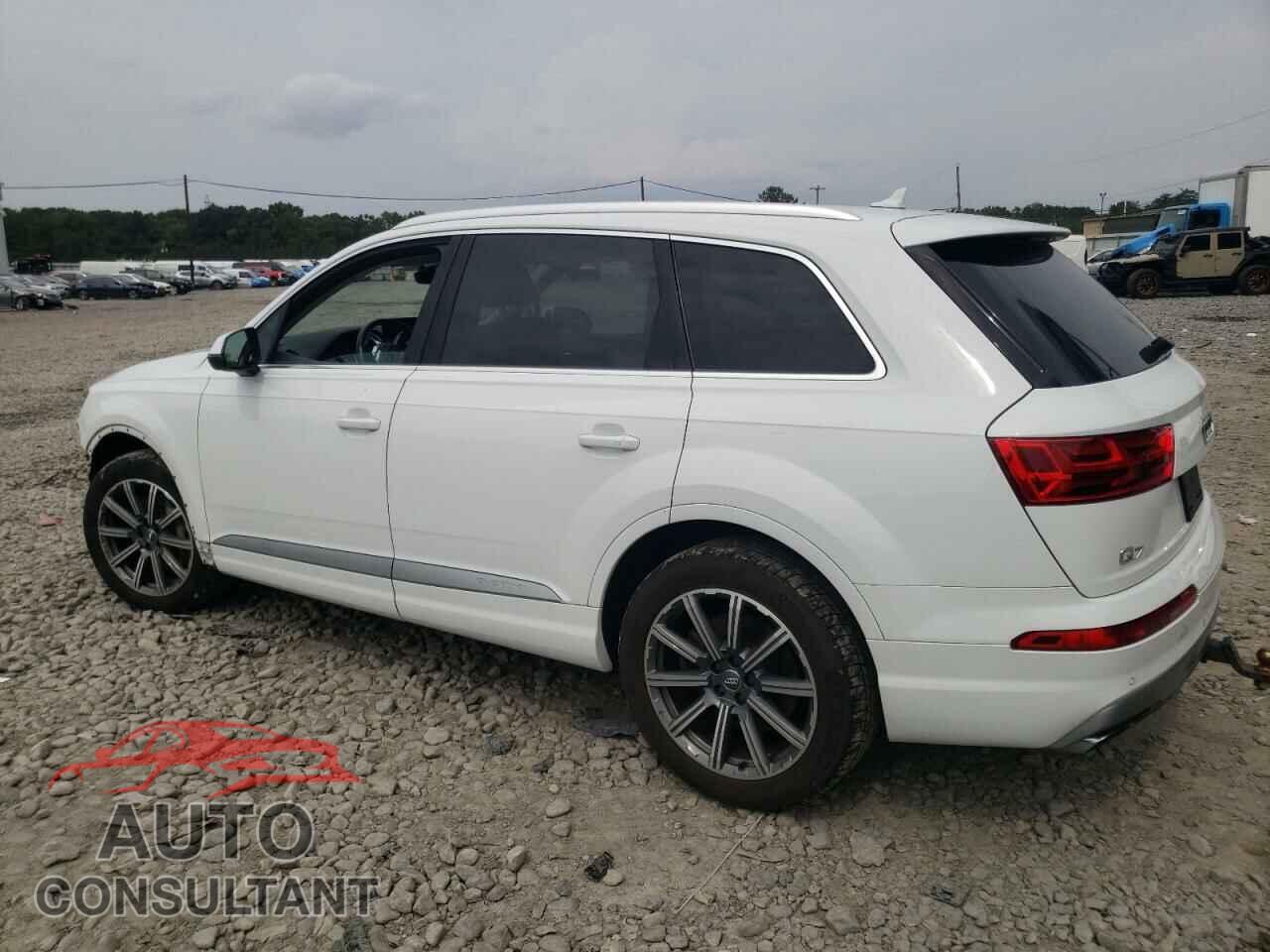 AUDI Q7 2018 - WA1LHAF73JD021400