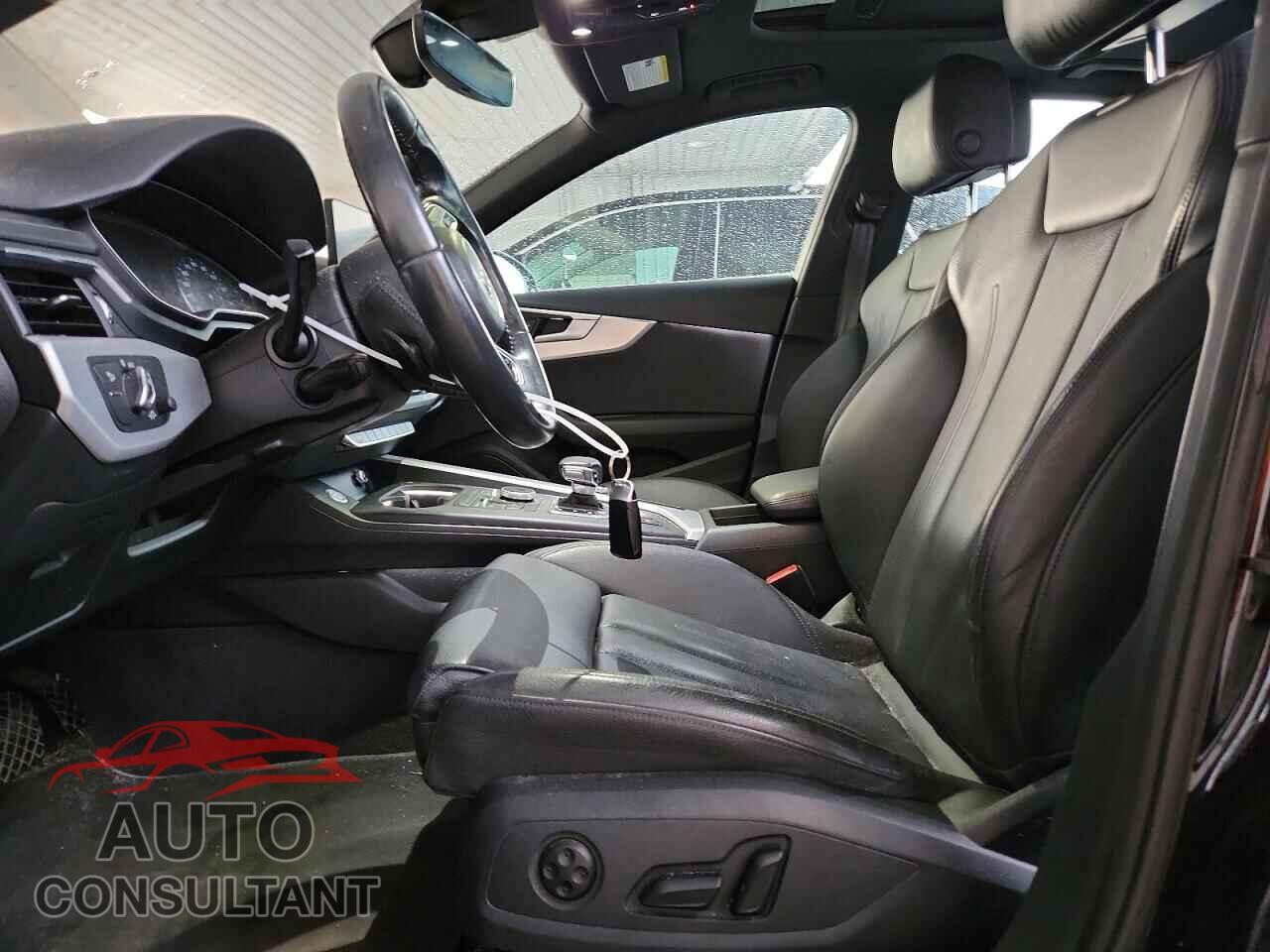 AUDI A4 2019 - WAUDNAF43KN018899