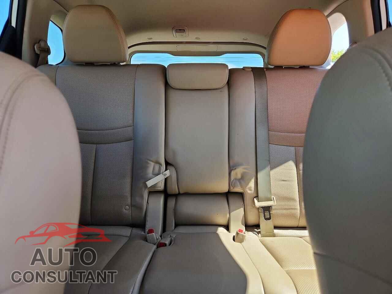 NISSAN ROGUE 2015 - 5N1AT2MV5FC808974