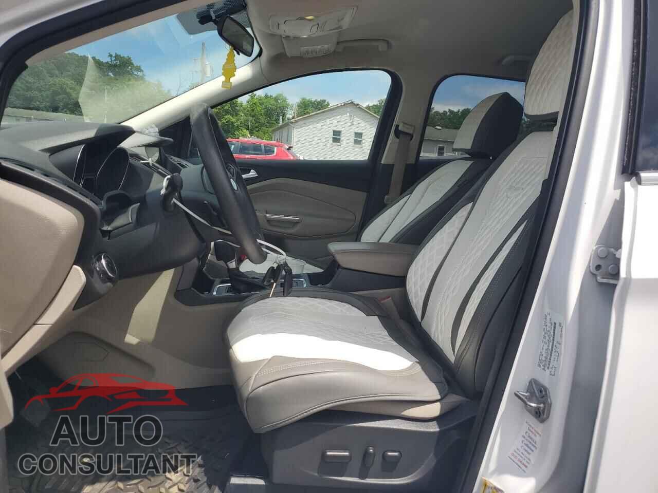 FORD ESCAPE 2017 - 1FMCU9G95HUB82983