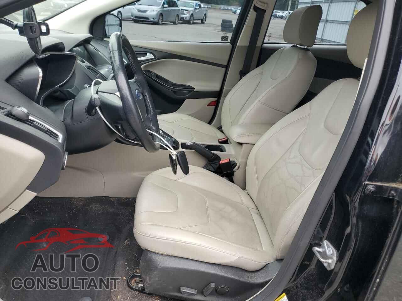 FORD FOCUS 2017 - 1FADP3R47HL304155