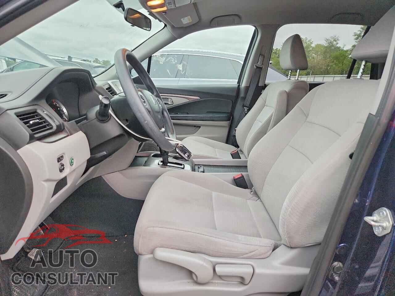 HONDA PILOT 2017 - 5FNYF6H12HB083719