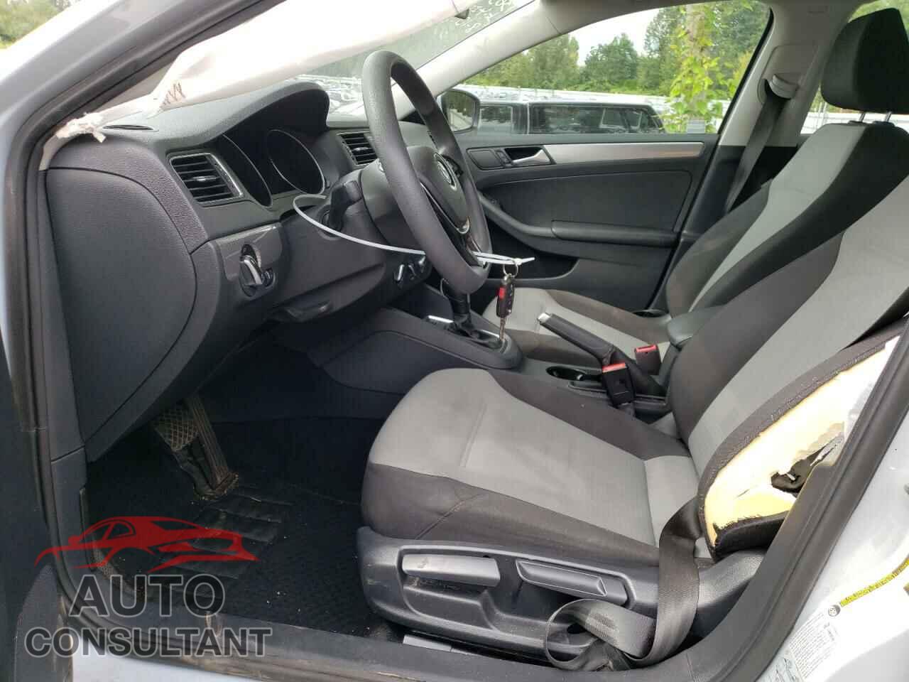 VOLKSWAGEN JETTA 2017 - 3VW2B7AJ5HM336056