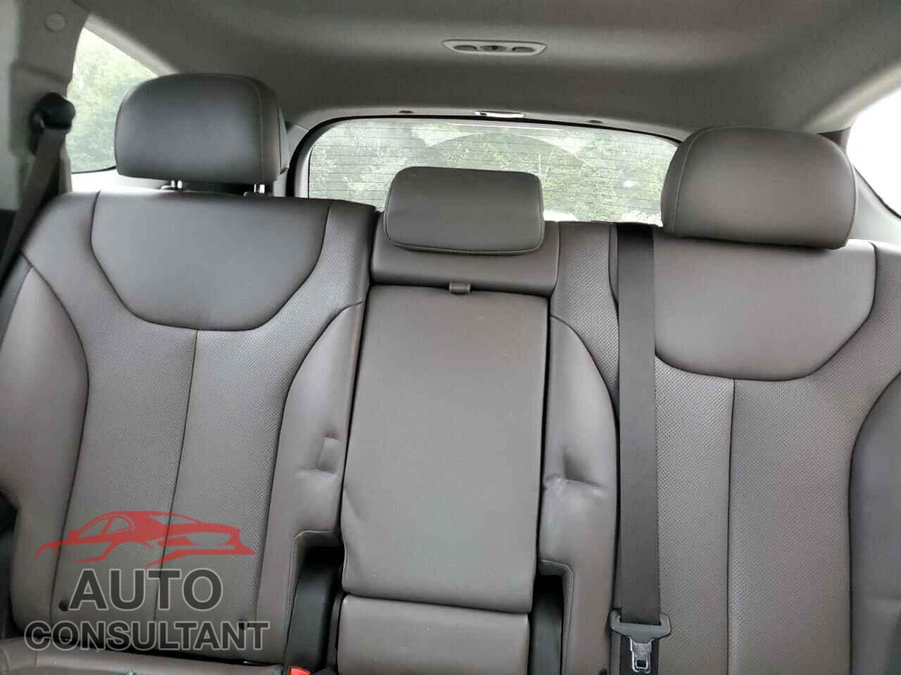 HYUNDAI SANTA FE 2019 - 5NMS5CAA3KH061994