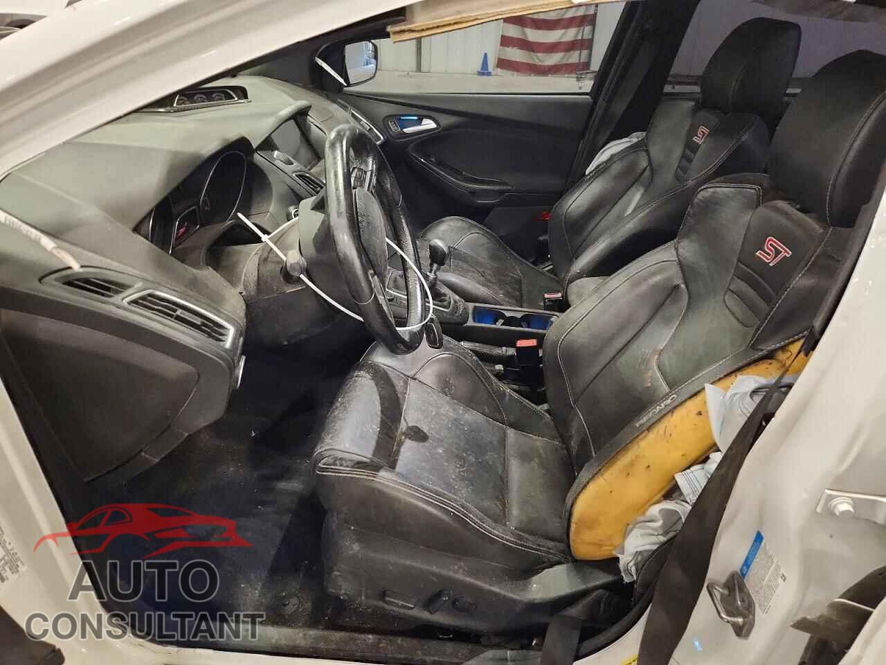 FORD FOCUS 2017 - 1FADP3L96HL214774