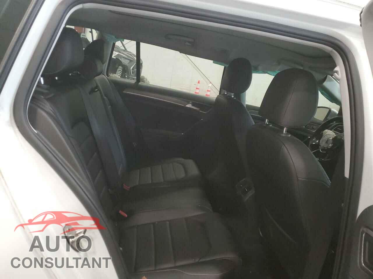 VOLKSWAGEN GOLF 2017 - 3VWH17AUXHM544828