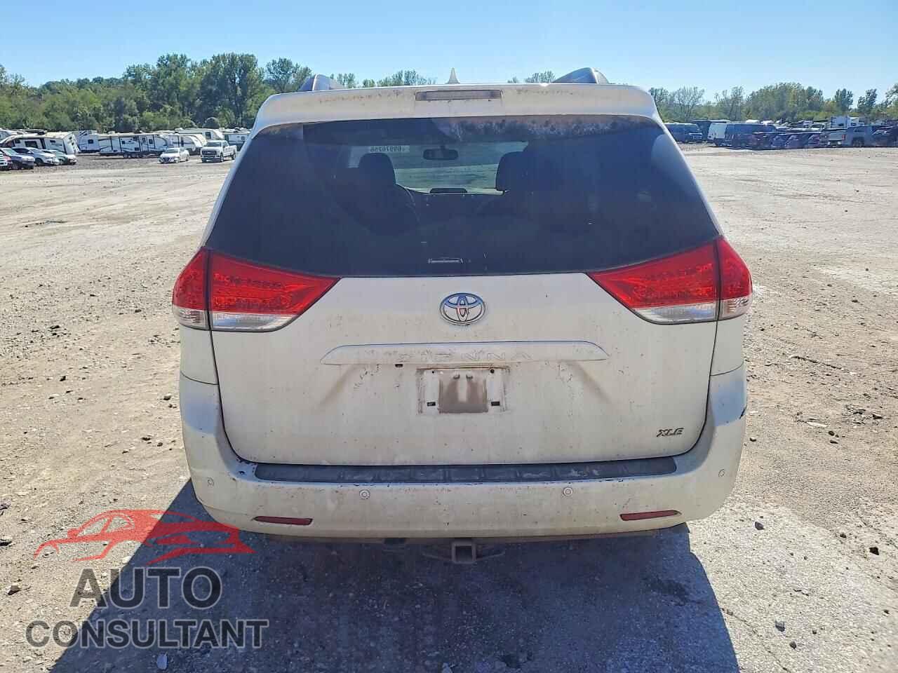 TOYOTA SIENNA 2011 - 5TDYK3DC1BS037853