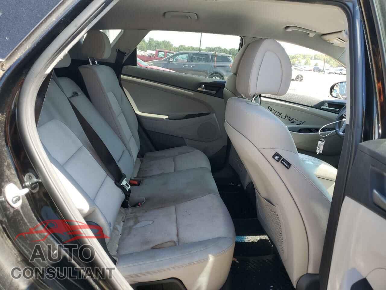 HYUNDAI TUCSON 2018 - KM8J2CA47JU802438