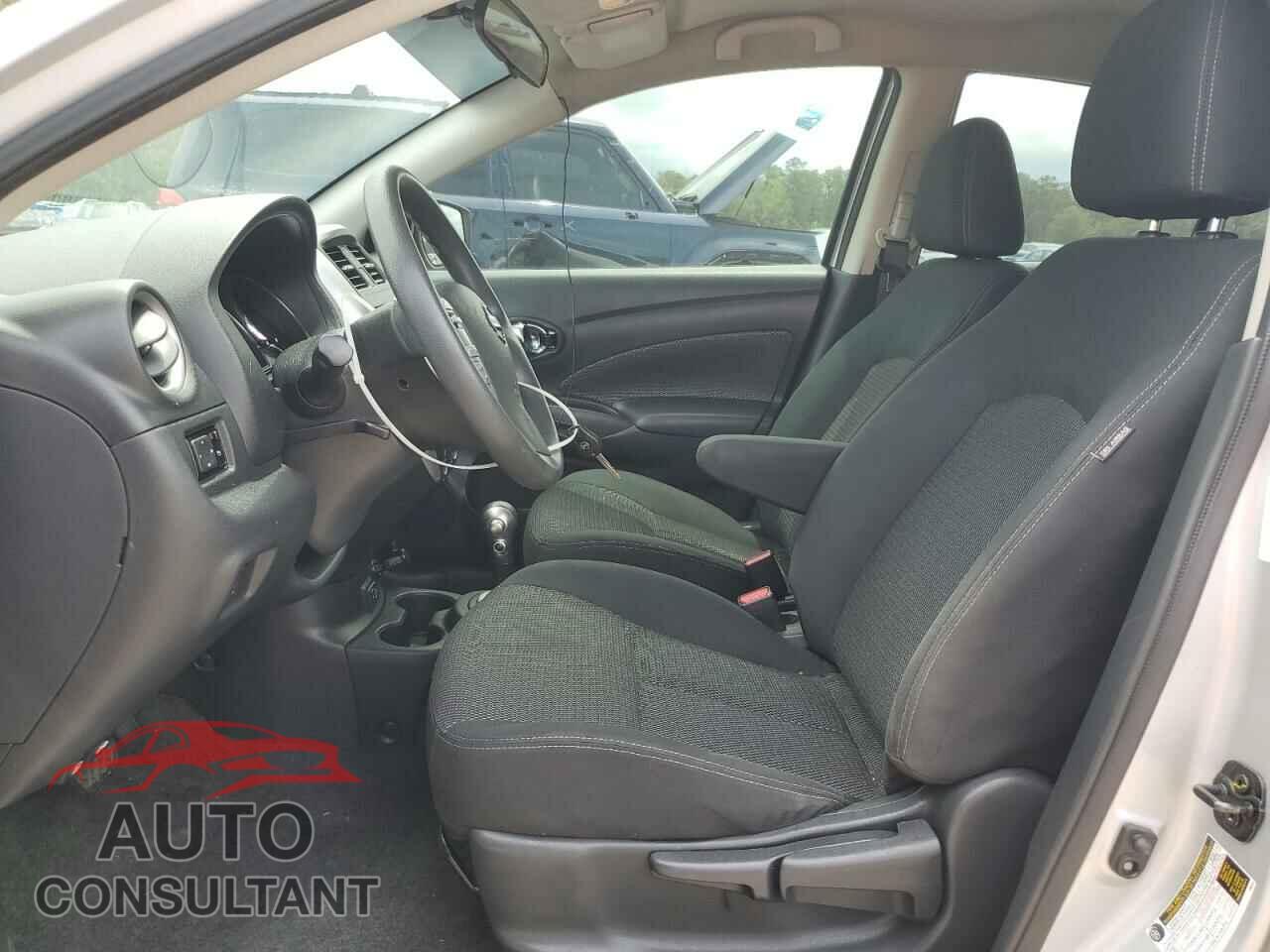 NISSAN VERSA 2019 - 3N1CN7AP3KL817460