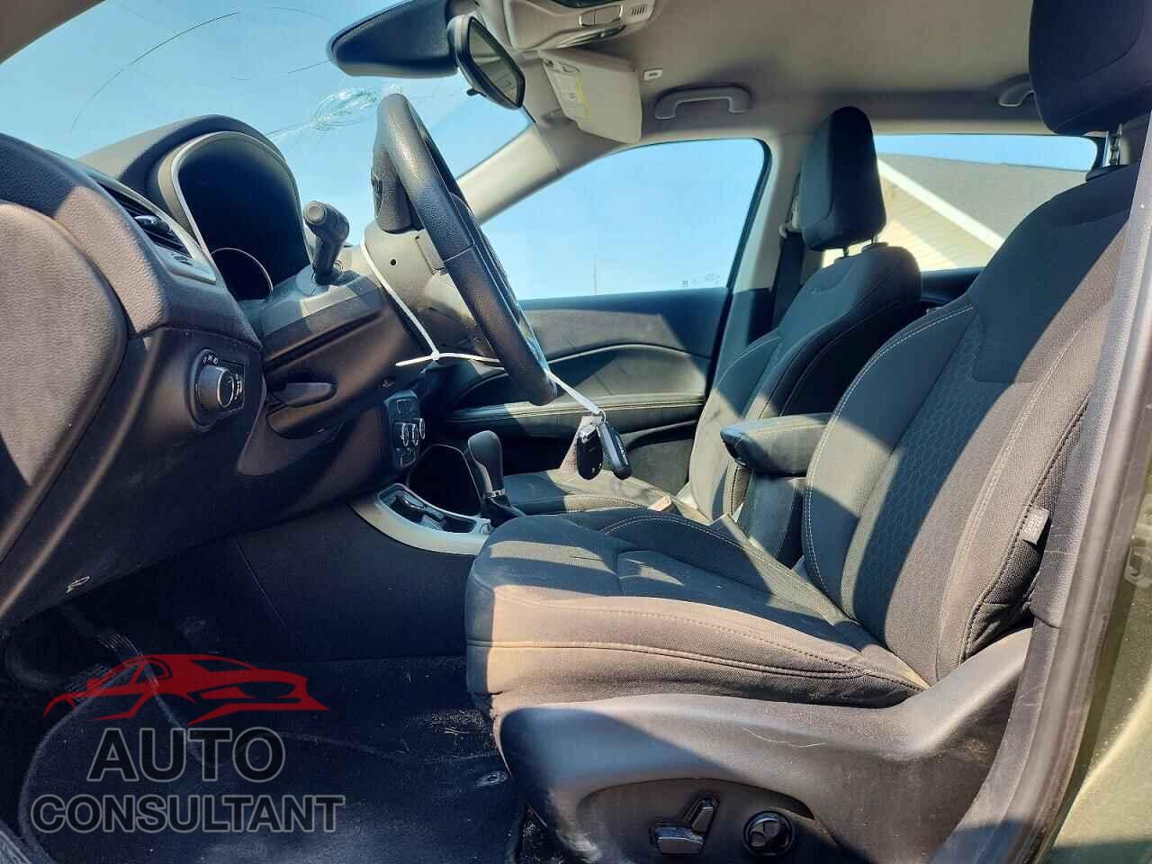 JEEP COMPASS 2018 - 3C4NJDAB0JT330834