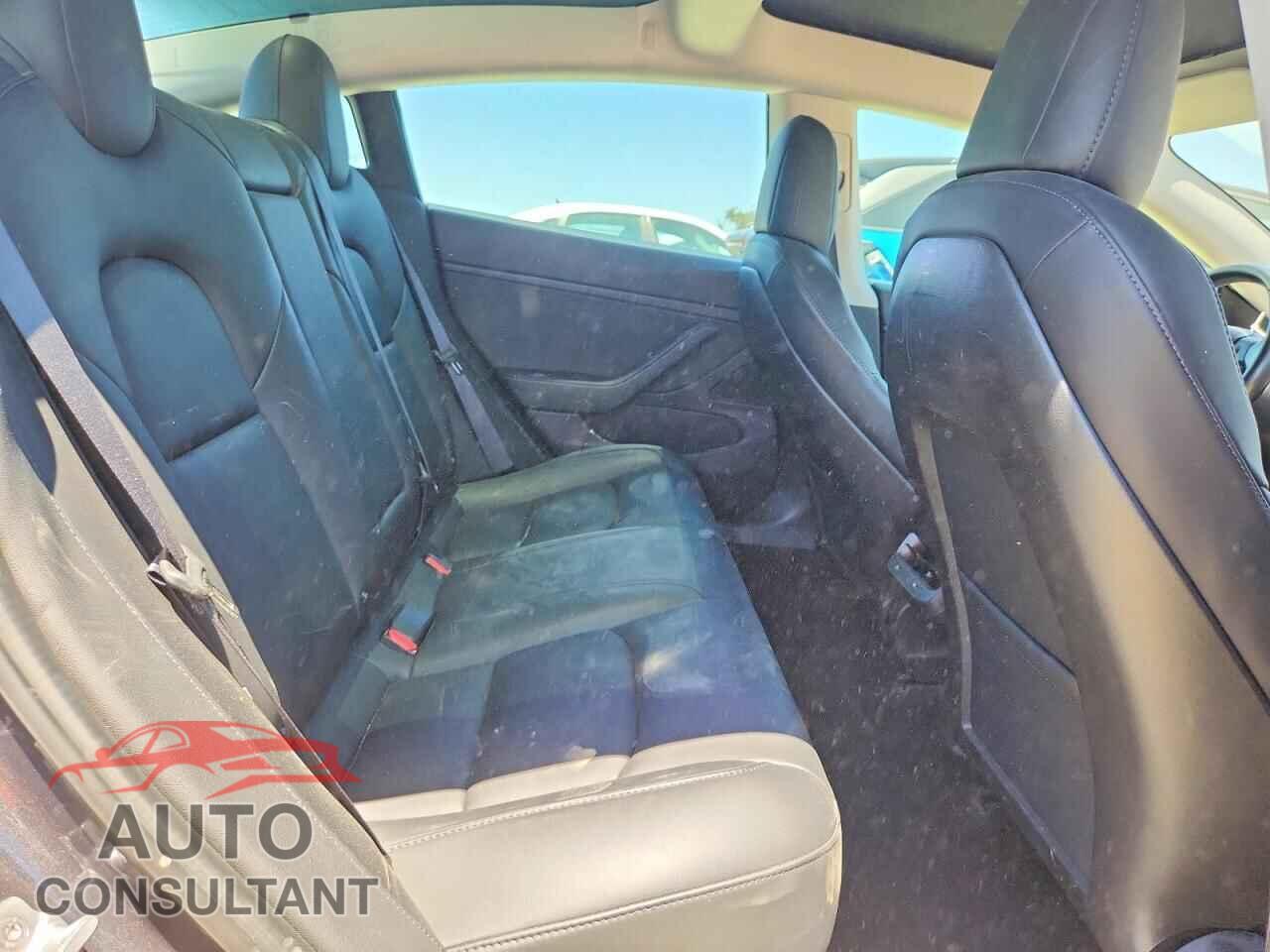 TESLA MODEL 3 2018 - 5YJ3E1EB4JF145382