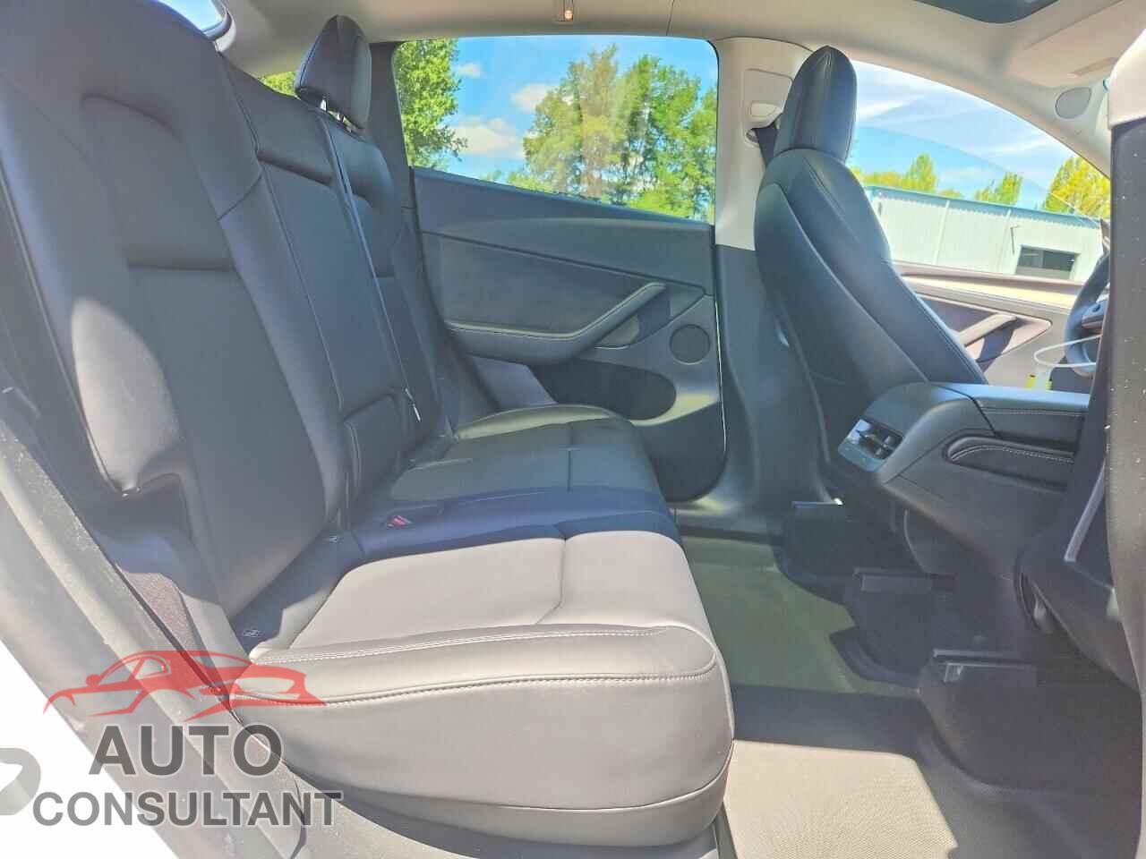 TESLA MODEL Y 2022 - 7SAYGDEE8NF558491