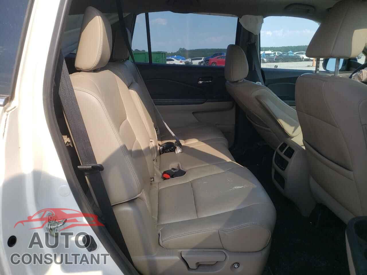 HONDA PILOT 2017 - 5FNYF5H79HB013598