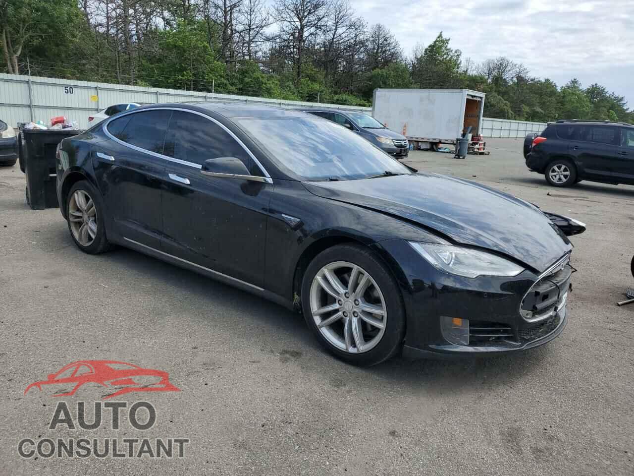 TESLA MODEL S 2015 - 5YJSA1E13FF111052