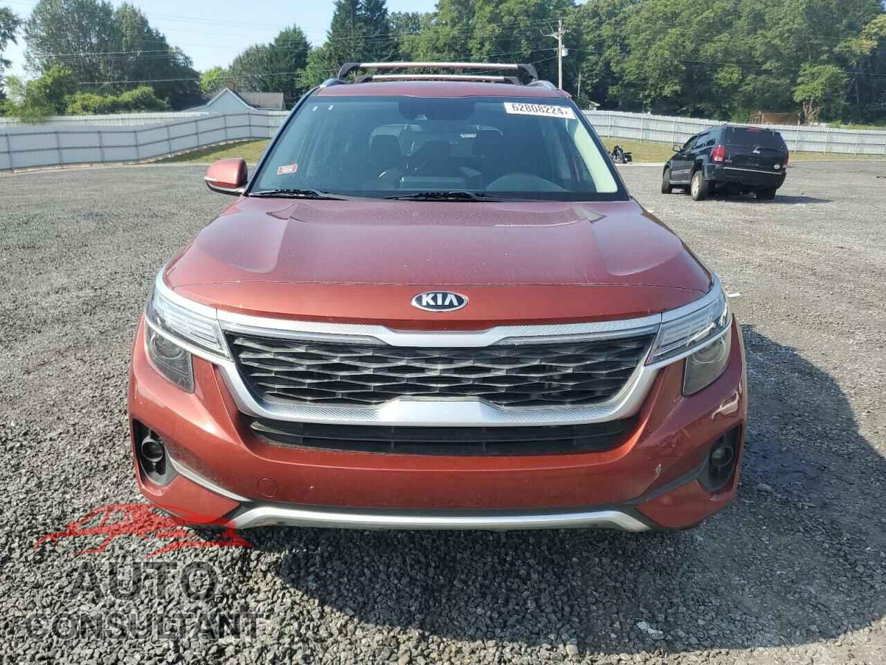 KIA SELTOS 2021 - KNDEUCA28M7080351