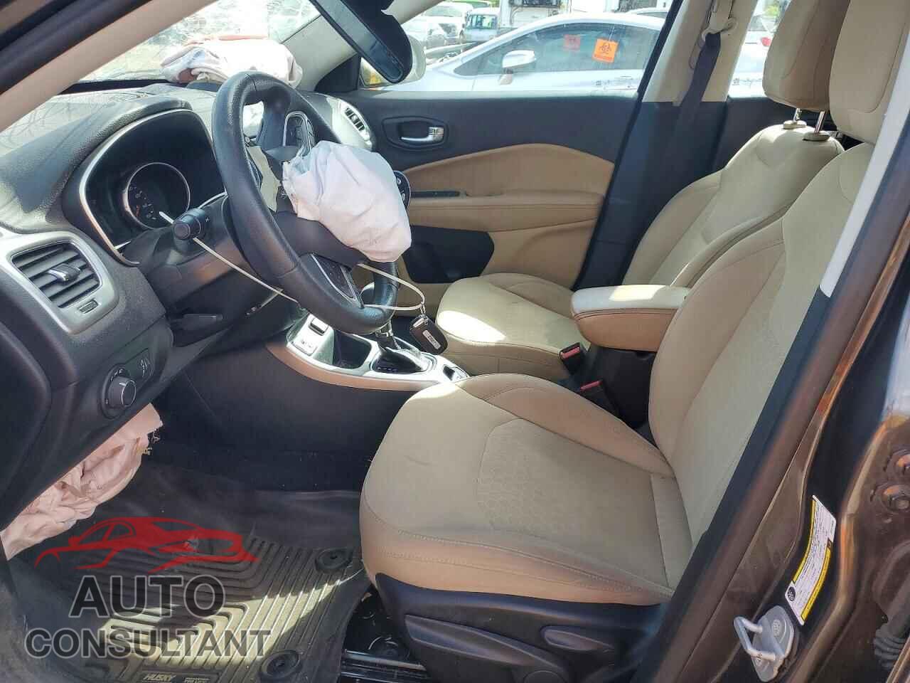 JEEP COMPASS 2018 - 3C4NJCAB8JT215005