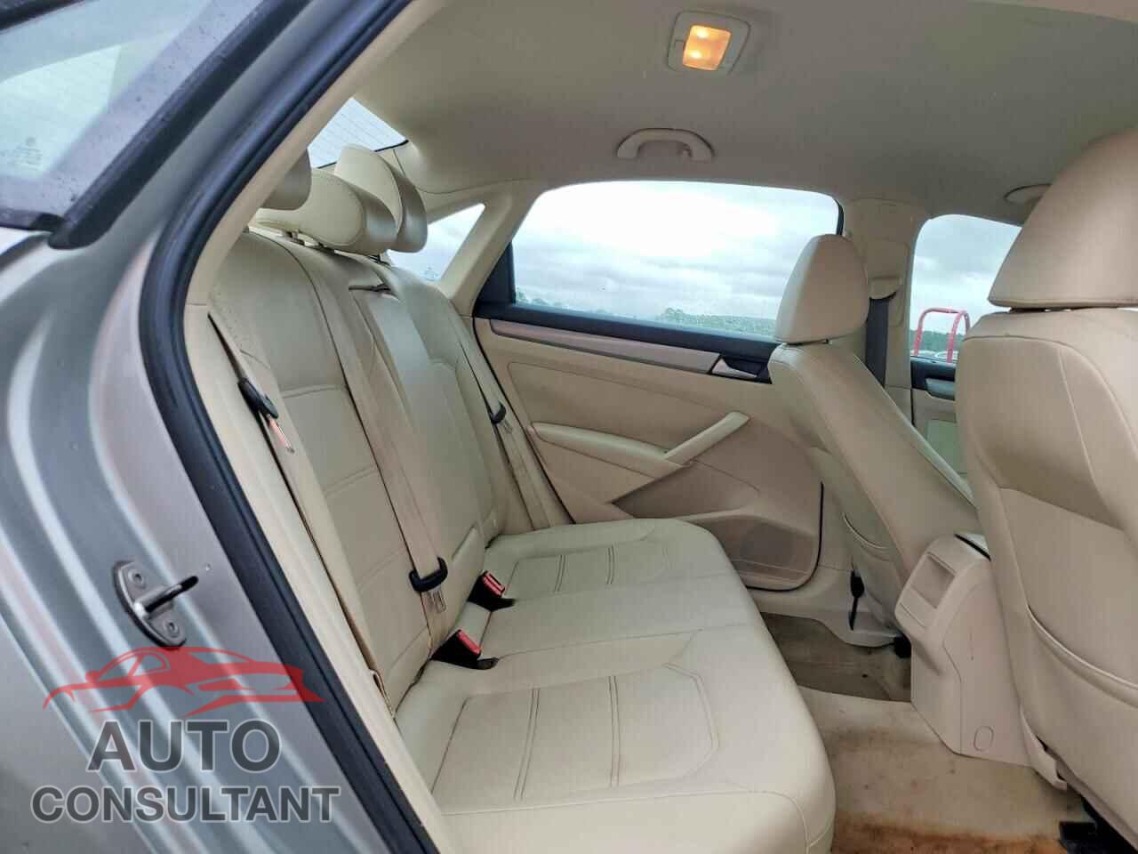 VOLKSWAGEN PASSAT 2014 - 1VWAT7A37EC111158