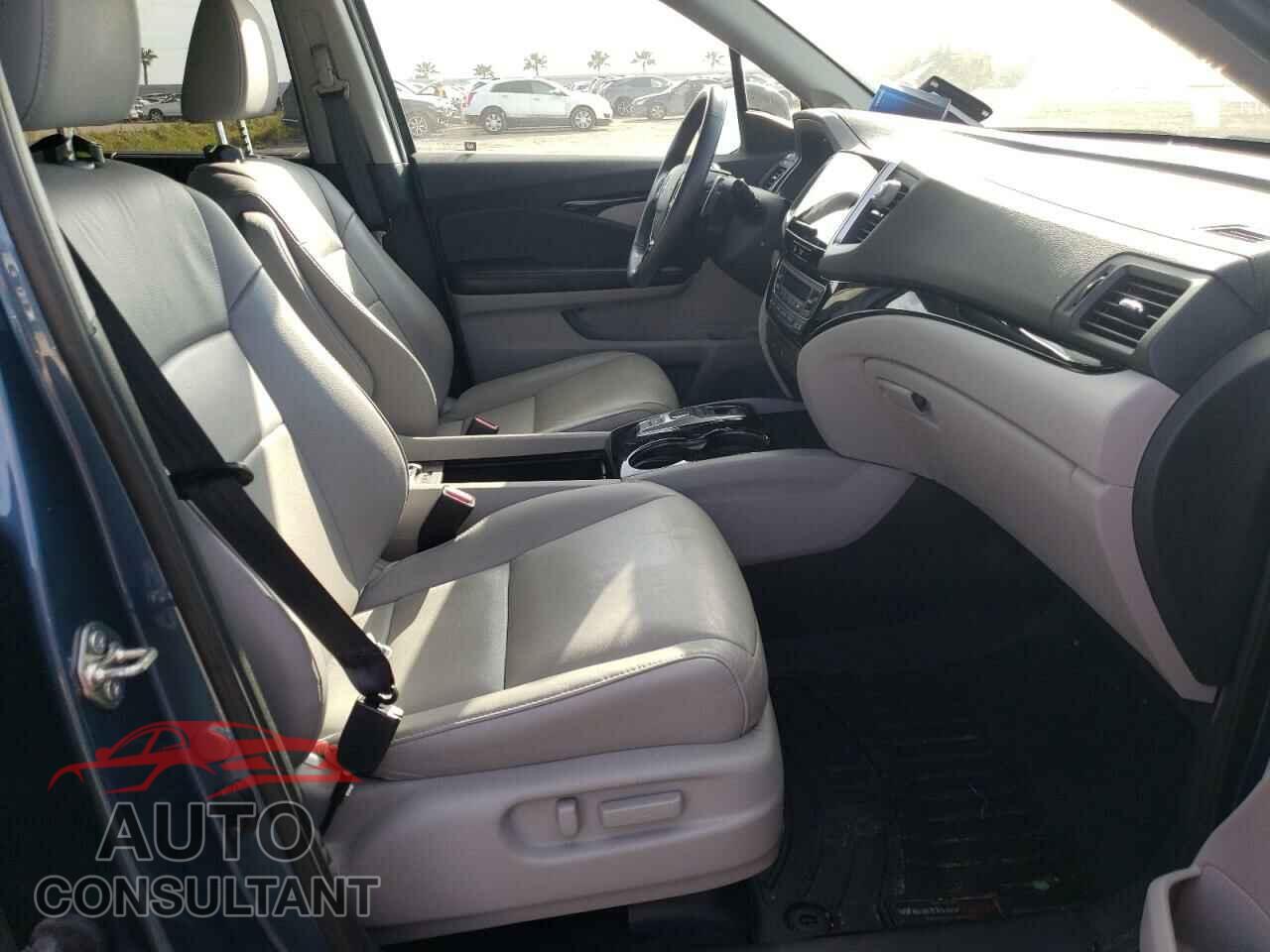 HONDA PILOT 2017 - 5FNYF5H95HB001904