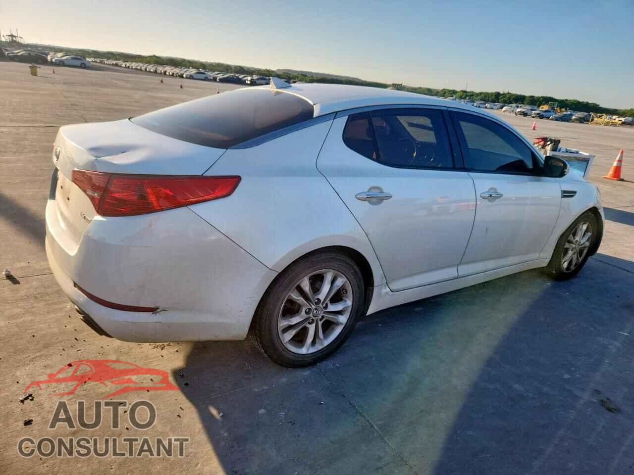 KIA OPTIMA 2011 - KNAGN4A79B5145575
