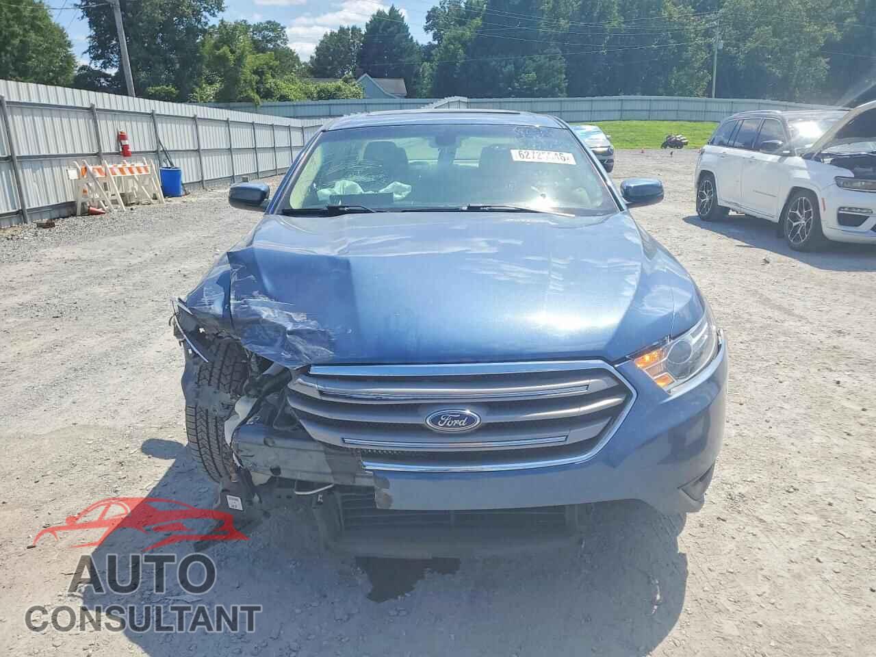 FORD TAURUS 2018 - 1FAHP2E80JG127595