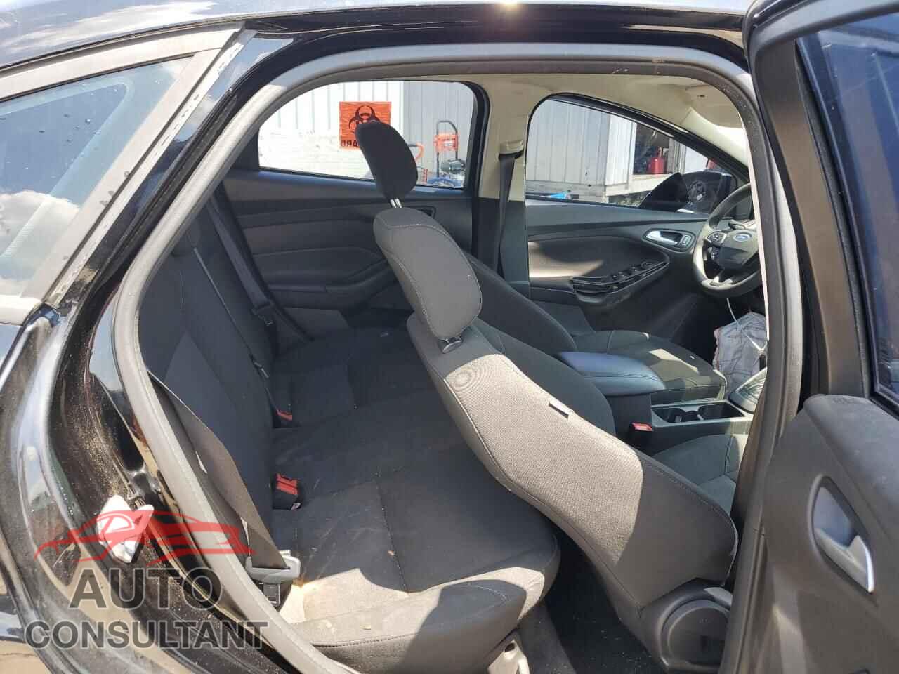 FORD FOCUS 2018 - 1FADP3FE5JL270185