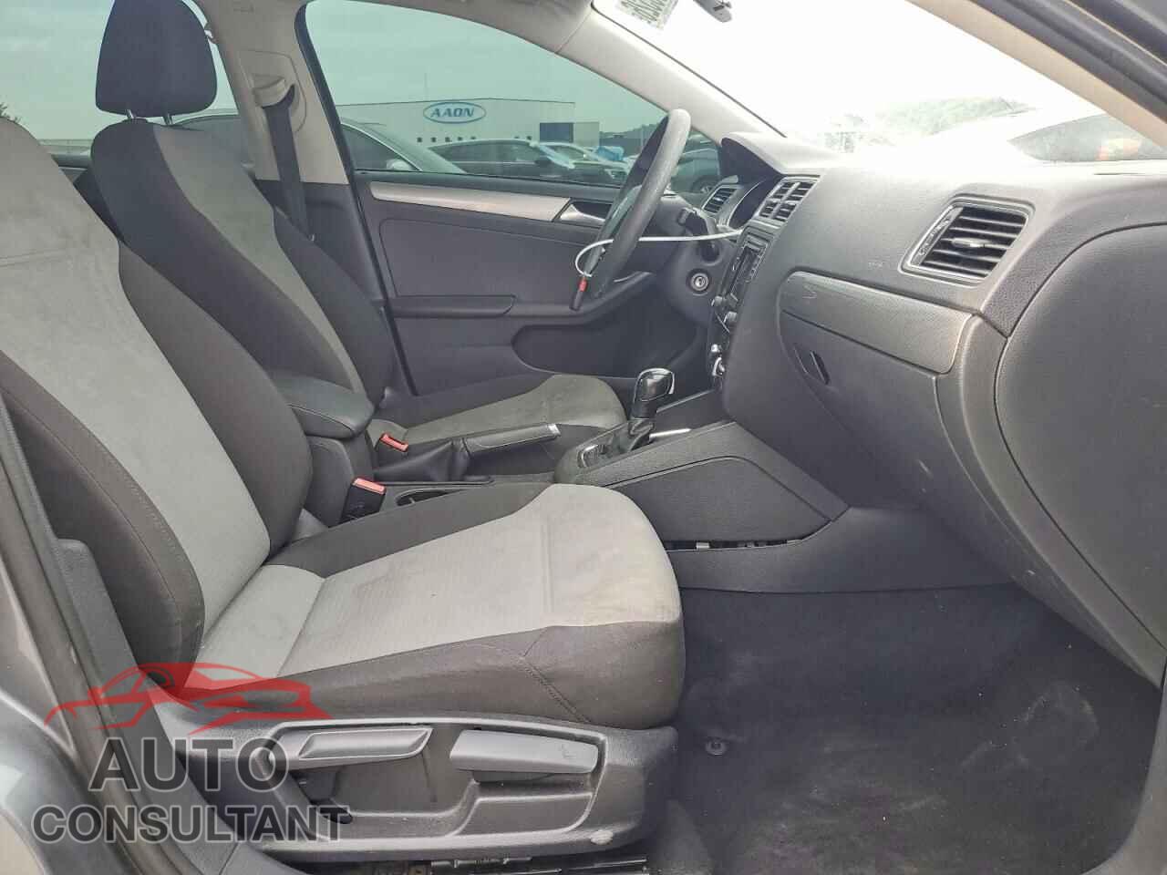 VOLKSWAGEN JETTA 2017 - 3VW2B7AJ3HM317960