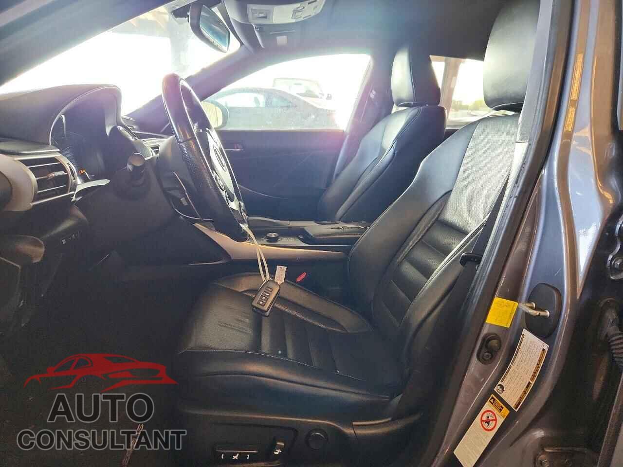 LEXUS IS 2016 - JTHBA1D23G5019841