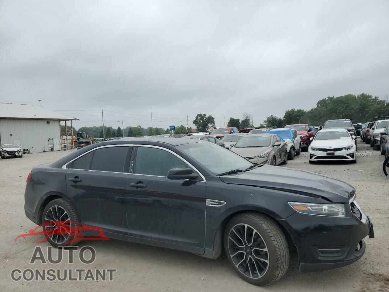 FORD TAURUS 2017 - 1FAHP2E82HG139032