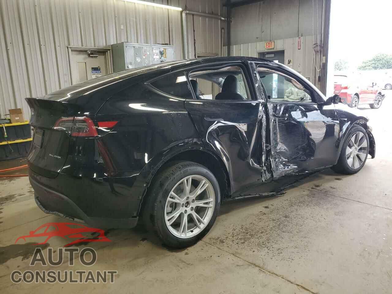 TESLA MODEL Y 2024 - 7SAYGDEE5RA282449