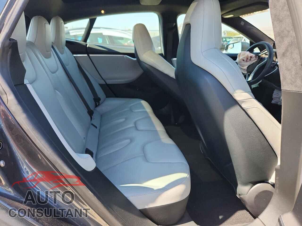 TESLA MODEL S 2015 - 5YJSA1E21FF111642