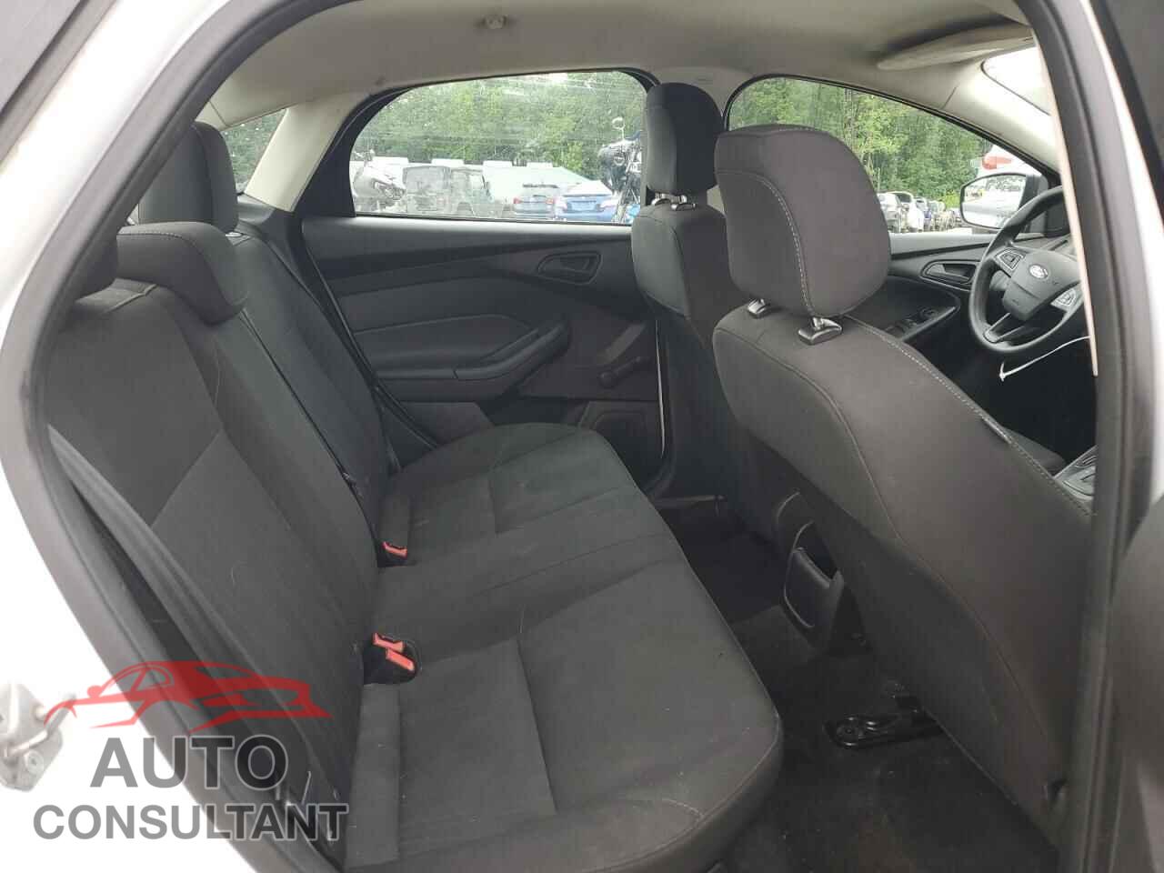 FORD FOCUS 2015 - 1FADP3E29FL381773
