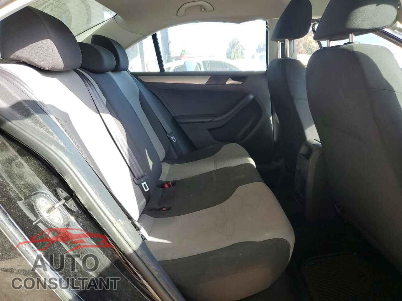VOLKSWAGEN JETTA 2017 - 3VW2B7AJ5HM355769