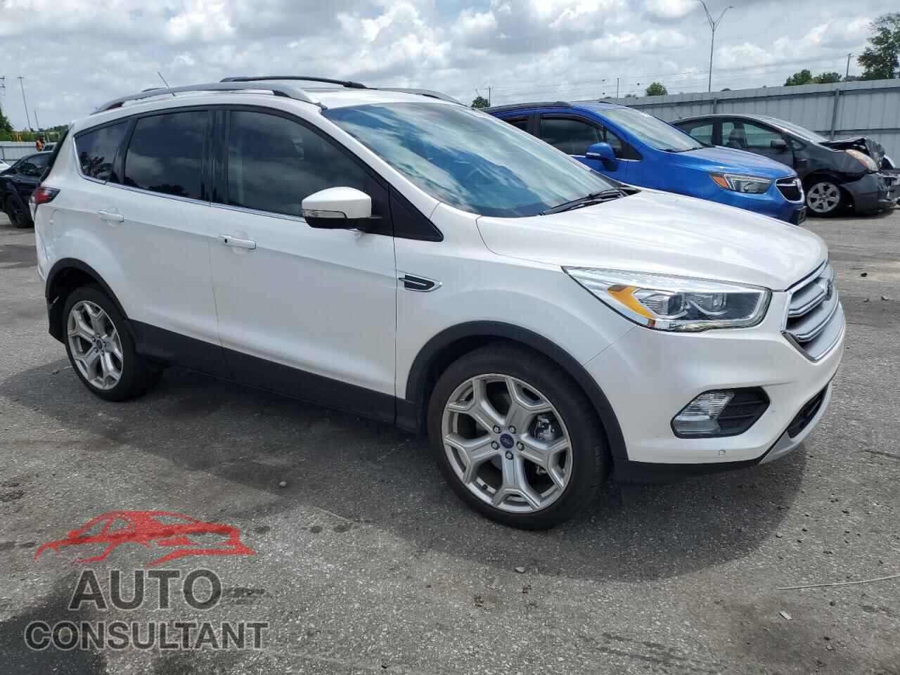 FORD ESCAPE 2017 - 1FMCU0J93HUB35570