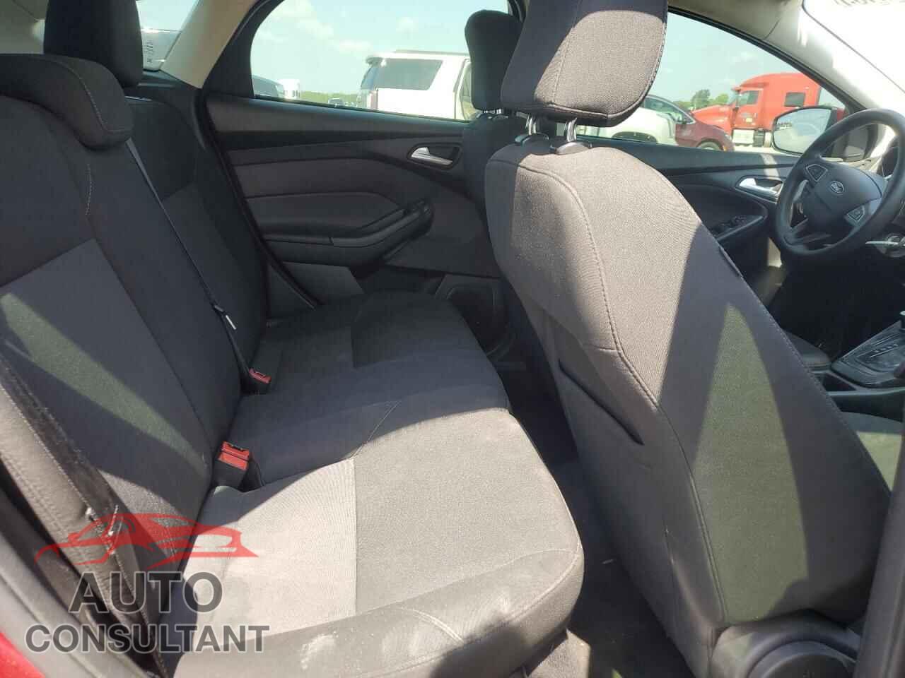 FORD FOCUS 2017 - 1FADP3M28HL330978