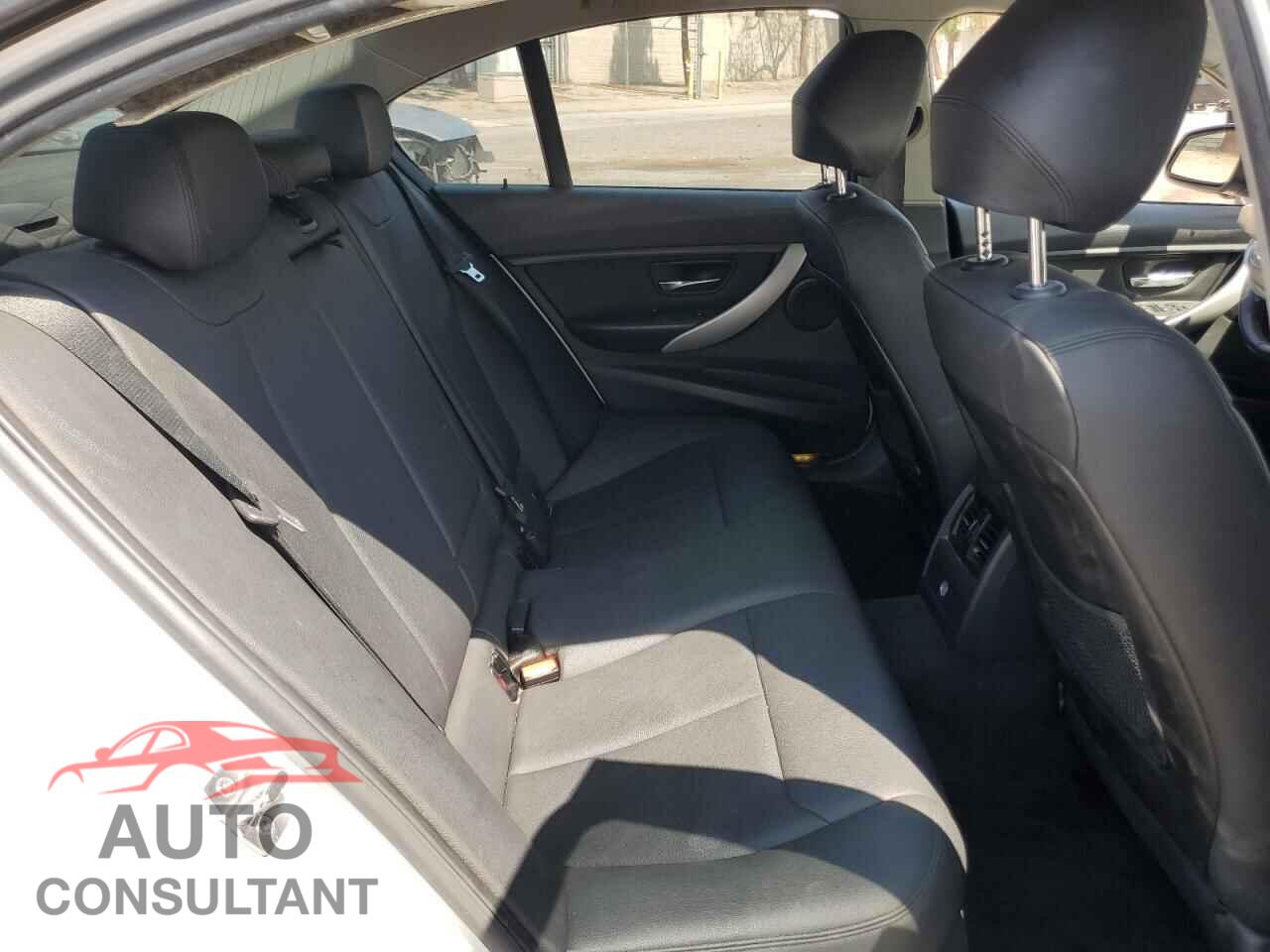 BMW 3 SERIES 2013 - WBA3C1C52DF440111