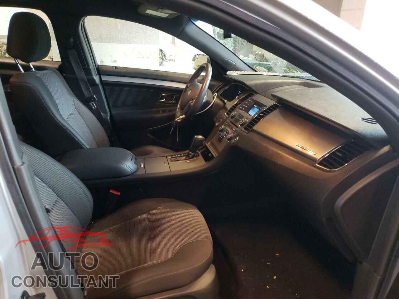 FORD TAURUS 2017 - 1FAHP2E82HG138771