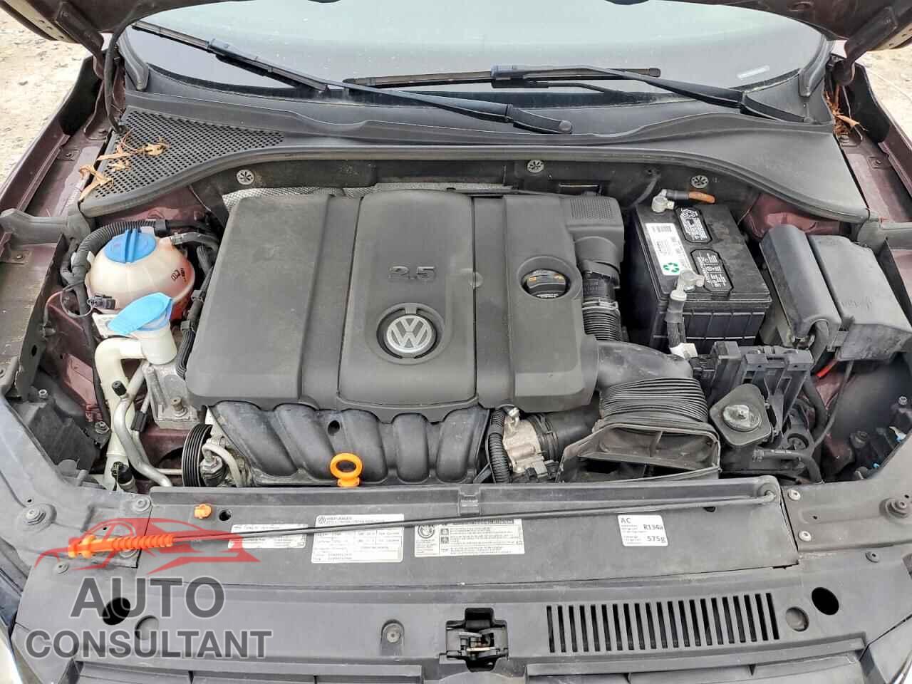 VOLKSWAGEN PASSAT 2013 - 1VWBP7A33DC016877