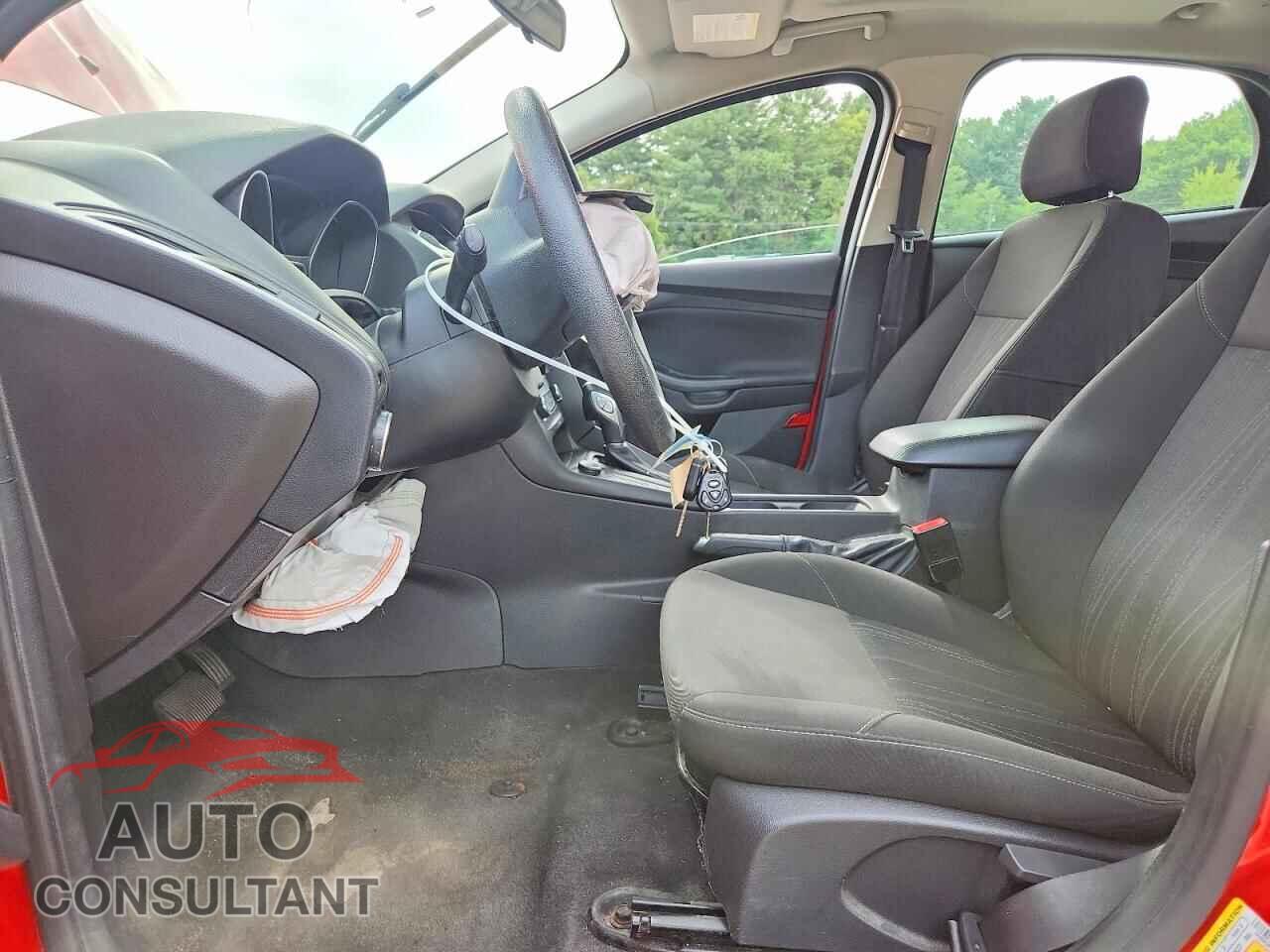 FORD FOCUS 2015 - 1FADP3F21FL206271