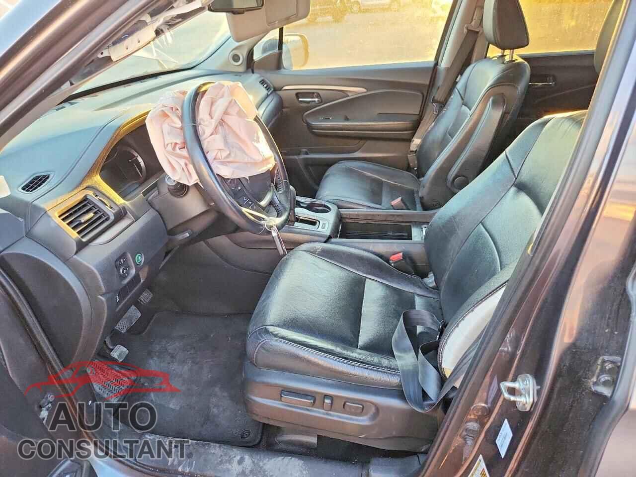 HONDA PILOT 2017 - 5FNYF5H52HB031035