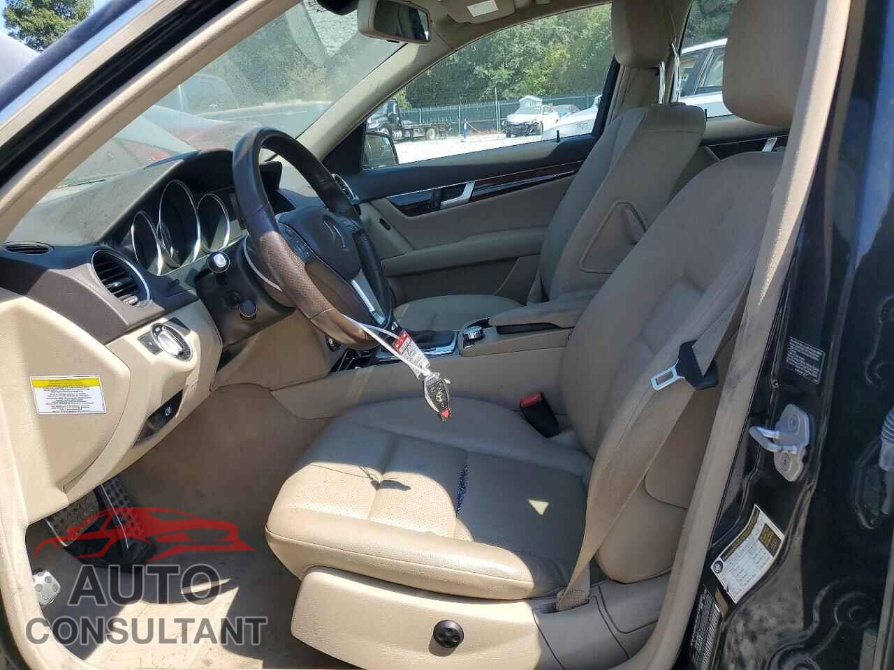 MERCEDES-BENZ C-CLASS 2013 - WDDGF8AB7DR276825