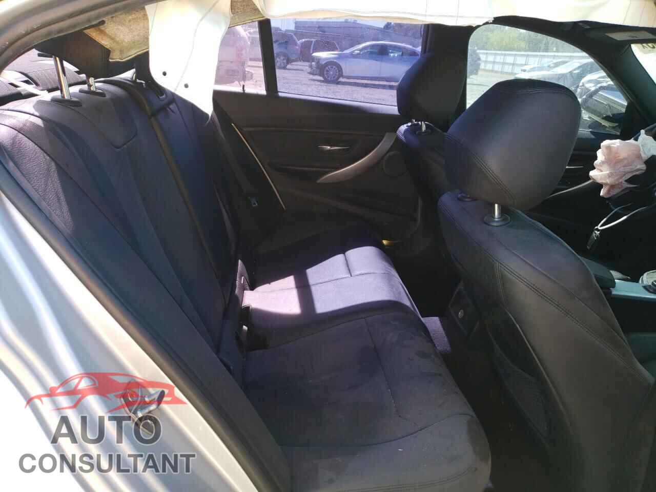 BMW 3 SERIES 2015 - WBA3C1C56FK118615