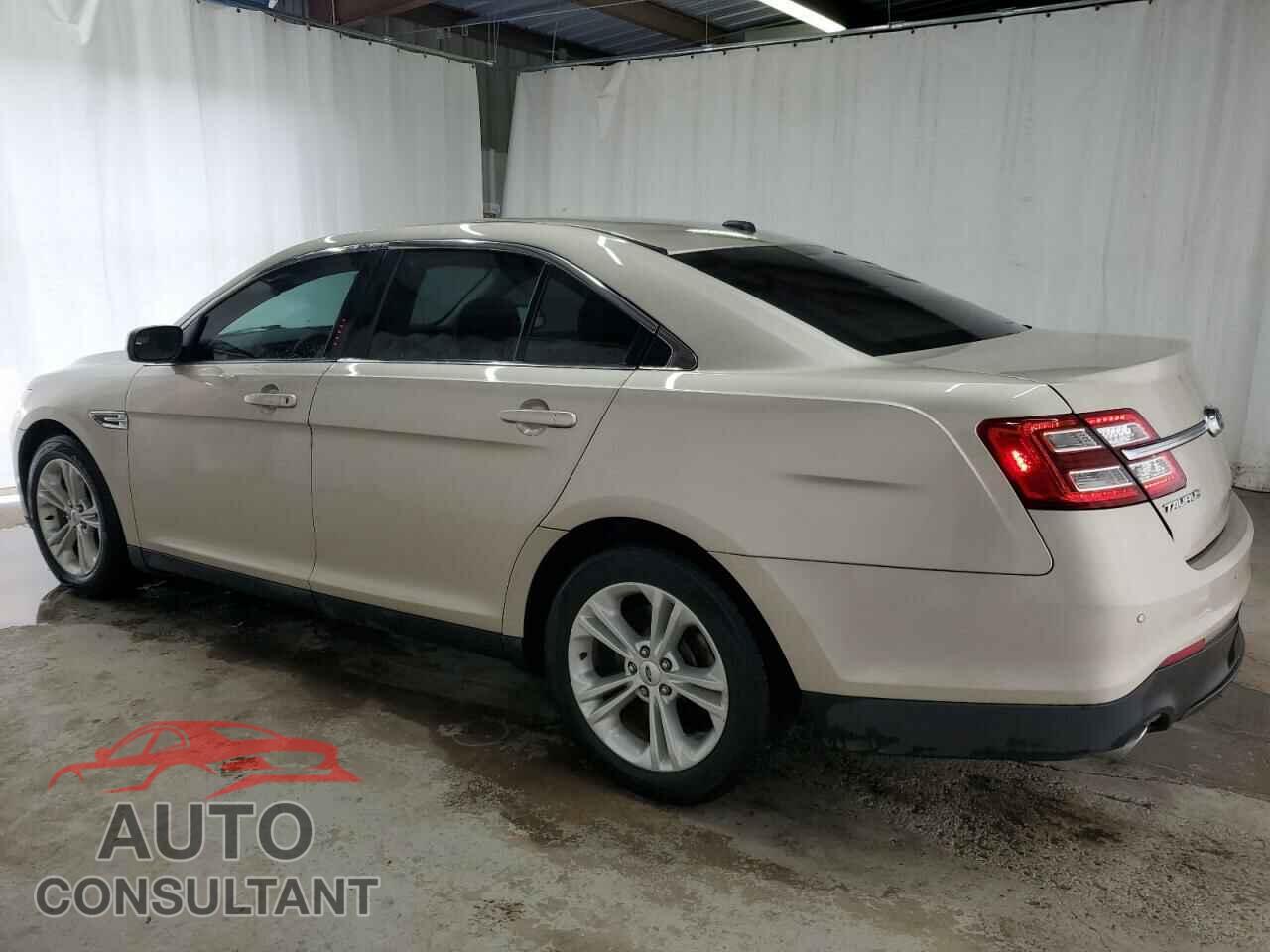 FORD TAURUS 2018 - 1FAHP2E83JG111780