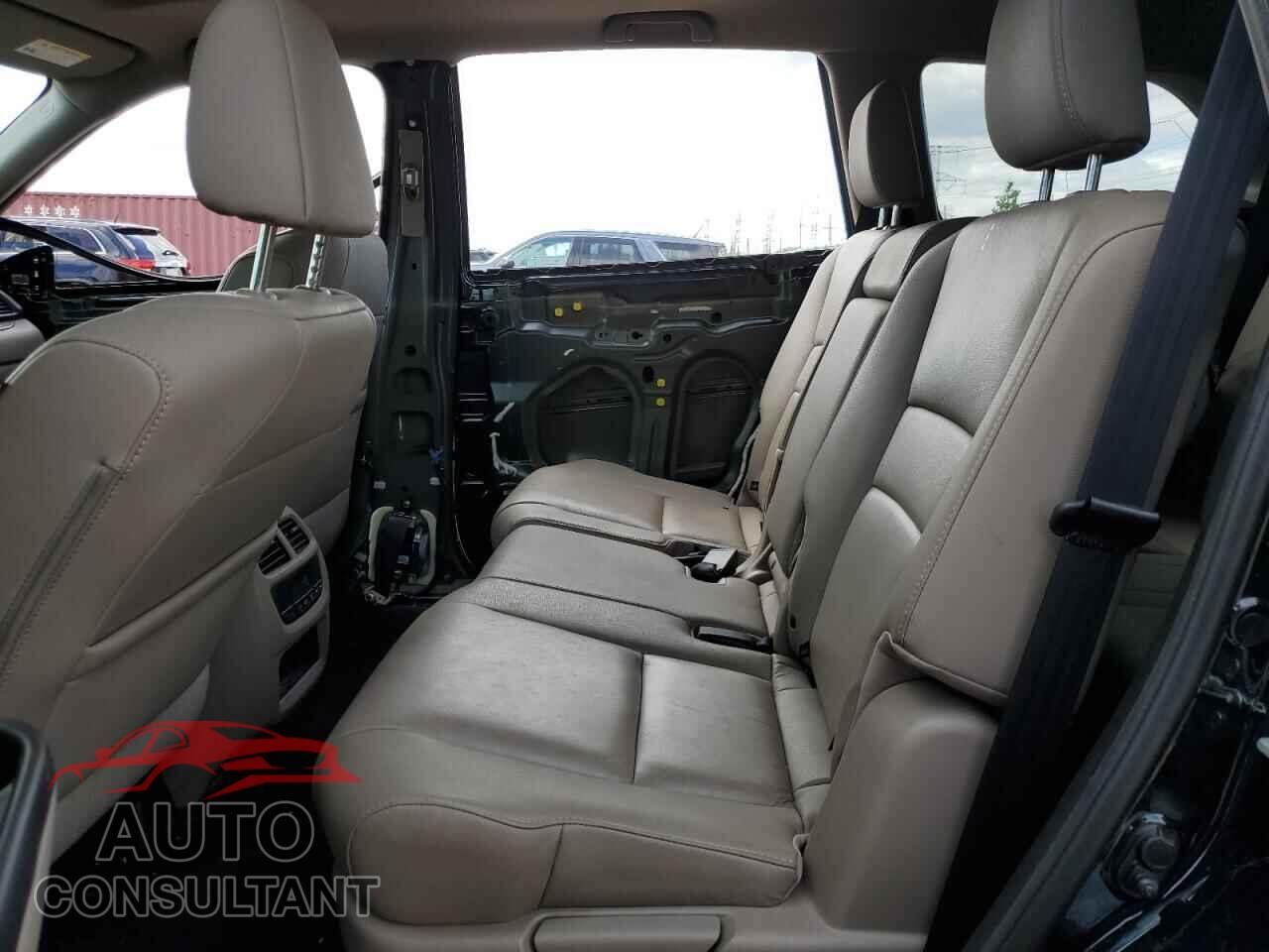 HONDA PILOT 2017 - 5FNYF6H63HB083403