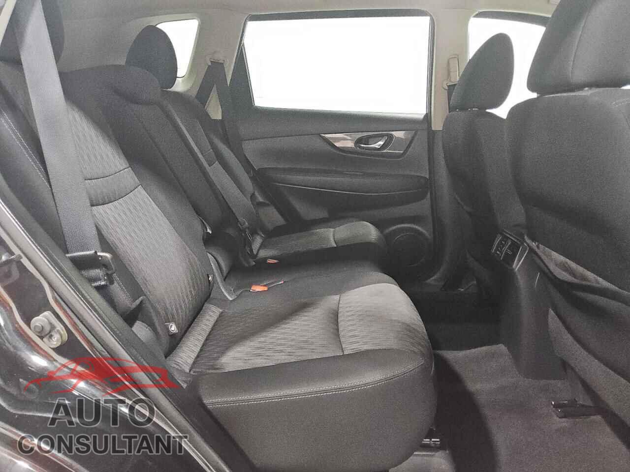 NISSAN ROGUE 2017 - KNMAT2MT2HP531201