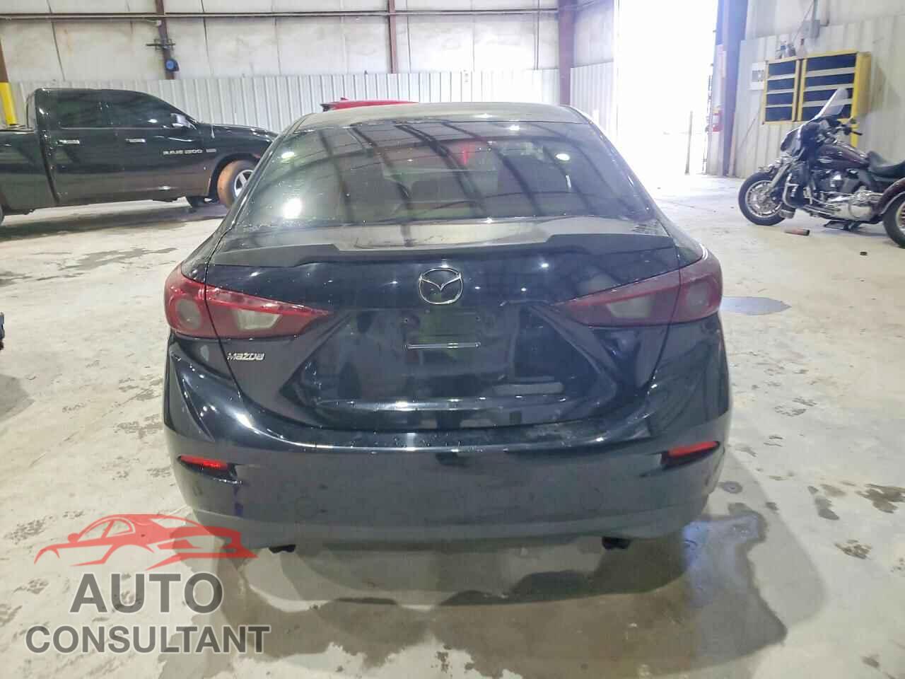 MAZDA 3 2018 - 3MZBN1U77JM194237