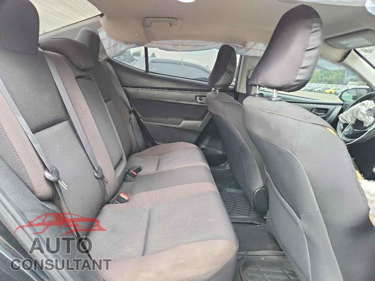TOYOTA COROLLA 2018 - 5YFBURHE0JP815212