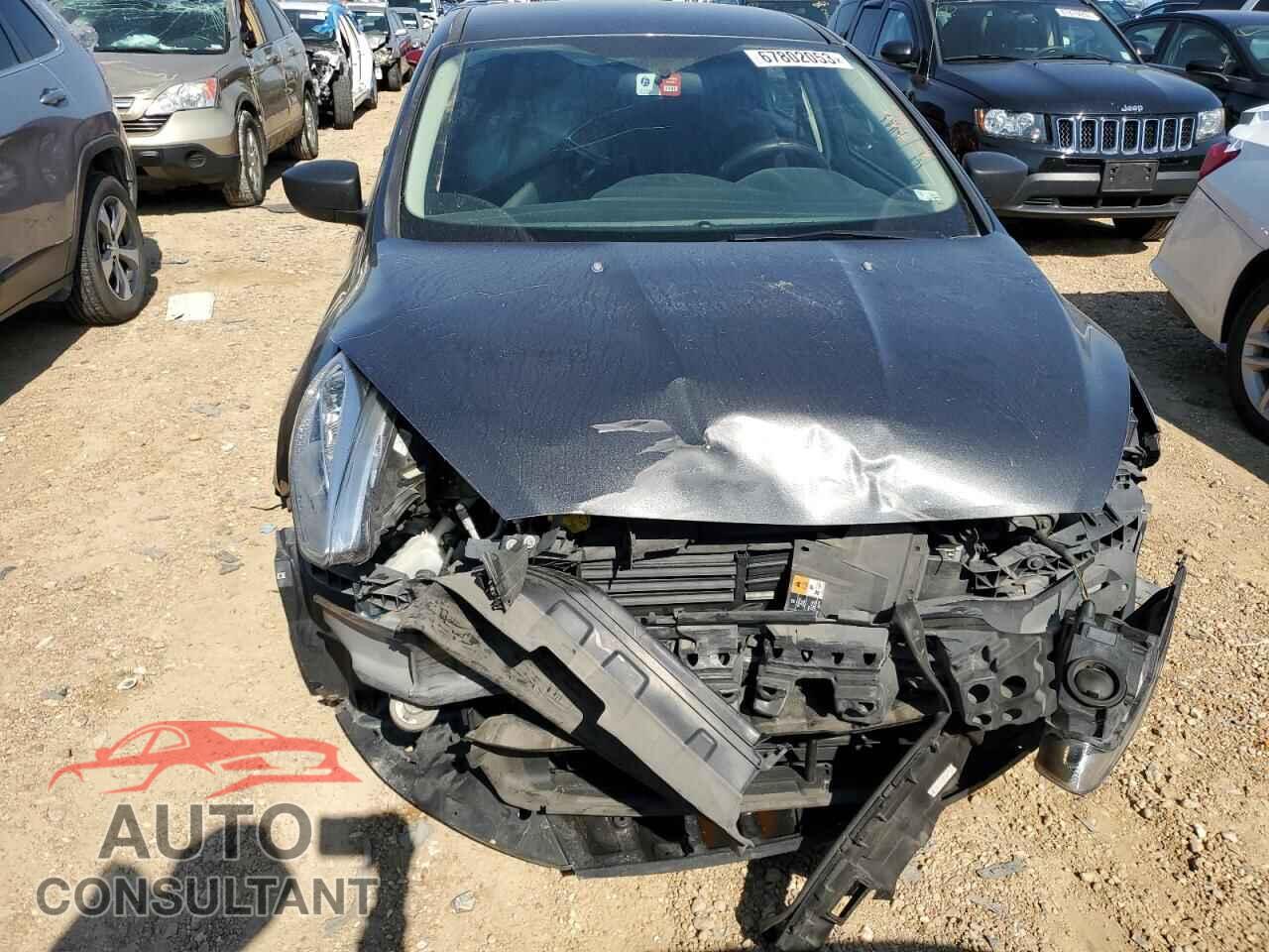 FORD FOCUS 2017 - 1FADP3E21HL219512